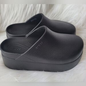 CROCS Dylan Platform Clogs